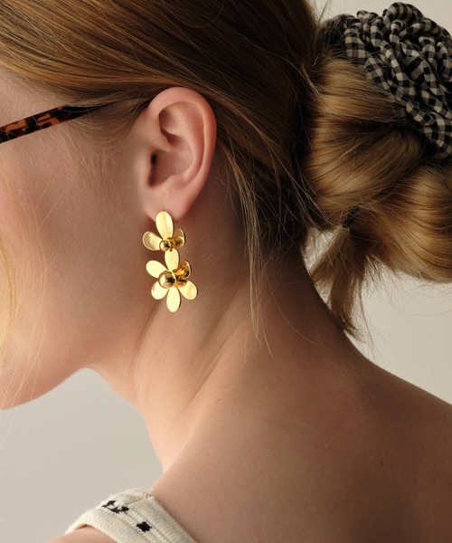 ANOH（アノー）の「メタルフラワーピアス（ピアス（両耳用））」 - WEAR