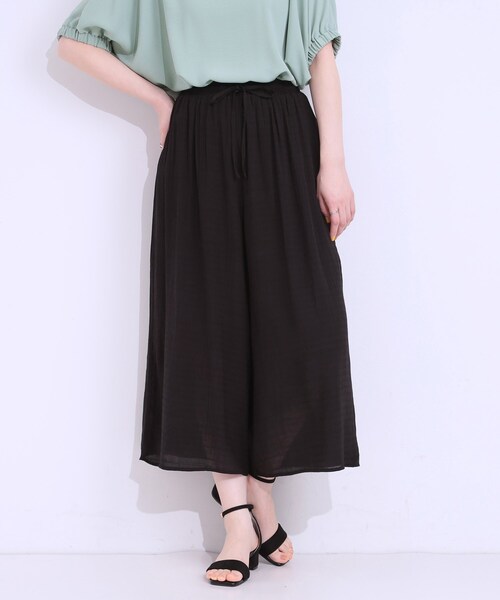 SHOO・LA・RUE（シューラルー）の「さらさらドビーイージーガウチョパンツ（その他パンツ・レディース・イエロー/ブラック/ナチュラル・04/03/02/01）」の2枚目の写真