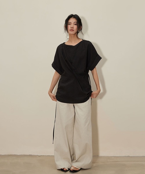 DECADE CLASSIC(ディケイド クラシック)の「DECADE CLASSIC ハーフスリーブ タック TEE (SS)(Tシャツ/カットソー・レディース・ブラック/ライトベージュ・FREE)」の3枚目の写真