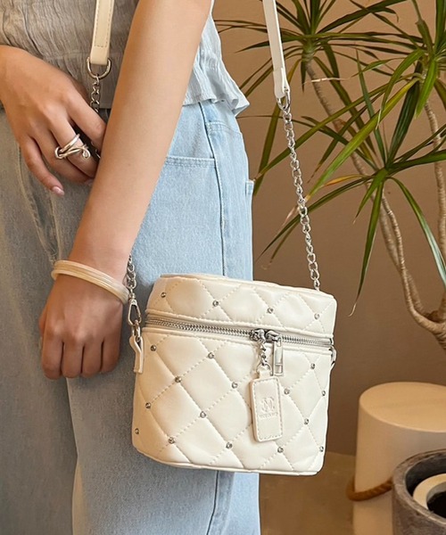 one after another NICE CLAUP（ワンアフターアナザーナイスクラップ）の「【WEB限定】キルティングバニティーショルダーバッグ（ショルダーバッグ・レディース・ピンク/ブラック/アイボリー/ホワイト系その他/ブラック系その他・FREE）」の11枚目の写真