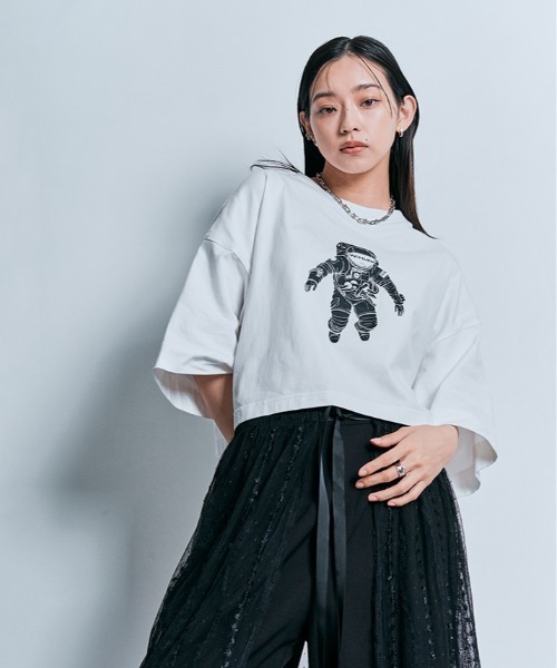 W:Huku（フーク）の「コスモ プリント ショート Tシャツ（Tシャツ/カットソー・レディース・オフホワイト/ブラック・FREE）」の6枚目の写真