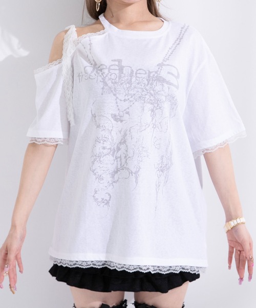 Diable baiser(ディアブルベーゼ)の「シルバープリント肩魅せレースリボンワンショルダーカットソートップス(Tシャツ/カットソー・レディース・ホワイト・FREE)」の6枚目の写真
