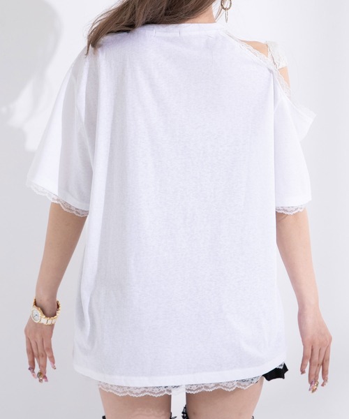 Diable baiser(ディアブルベーゼ)の「シルバープリント肩魅せレースリボンワンショルダーカットソートップス(Tシャツ/カットソー・レディース・ホワイト・FREE)」の7枚目の写真