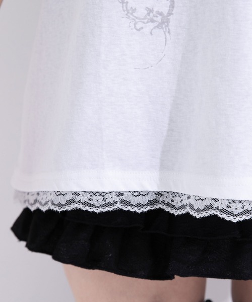 Diable baiser(ディアブルベーゼ)の「シルバープリント肩魅せレースリボンワンショルダーカットソートップス(Tシャツ/カットソー・レディース・ホワイト・FREE)」の11枚目の写真