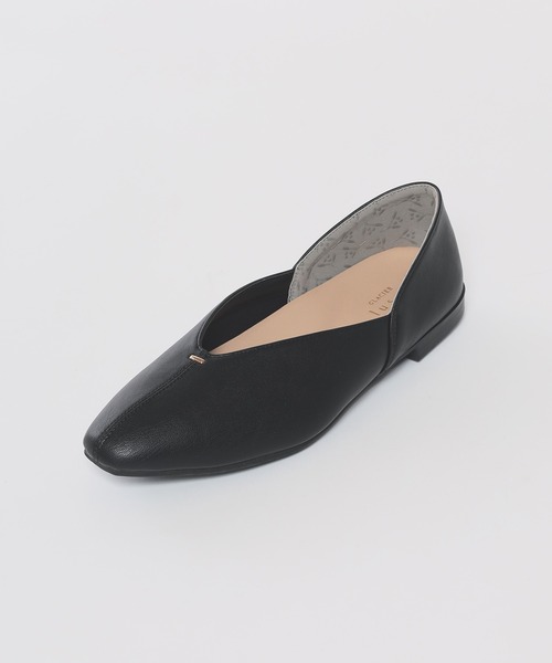 GLACIER lusso（グラシアルッソ）の「Ｖカットフラットシューズ（パンプス・レディース・ブラック/グレイッシュベージュ・23.5/23.0/22.5/24.5/24.0）」の9枚目の写真