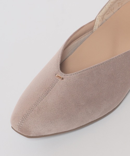 GLACIER lusso（グラシアルッソ）の「Ｖカットフラットシューズ（パンプス・レディース・ブラック/グレイッシュベージュ・23.5/23.0/22.5/24.5/24.0）」の16枚目の写真