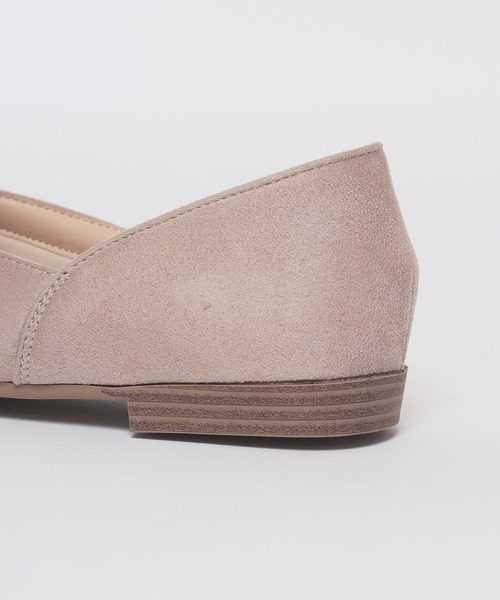 GLACIER lusso（グラシアルッソ）の「Ｖカットフラットシューズ（パンプス・レディース・ブラック/グレイッシュベージュ・23.5/23.0/22.5/24.5/24.0）」の17枚目の写真