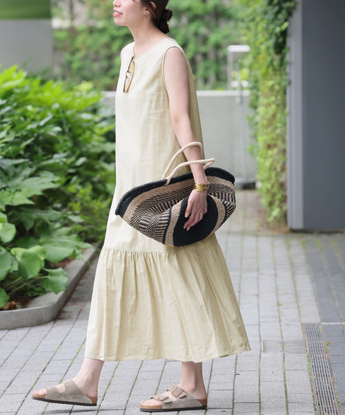 JOURNAL STANDARD relume(ジャーナルスタンダード レリューム)の「ヘムギャザーロングワンピース(ワンピース・レディース・ベージュ/ブラック/ブルー・FREE)」の3枚目の写真