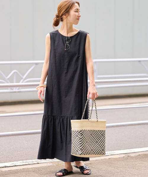 JOURNAL STANDARD relume(ジャーナルスタンダード レリューム)の「ヘムギャザーロングワンピース(ワンピース・レディース・ベージュ/ブラック/ブルー・FREE)」の4枚目の写真