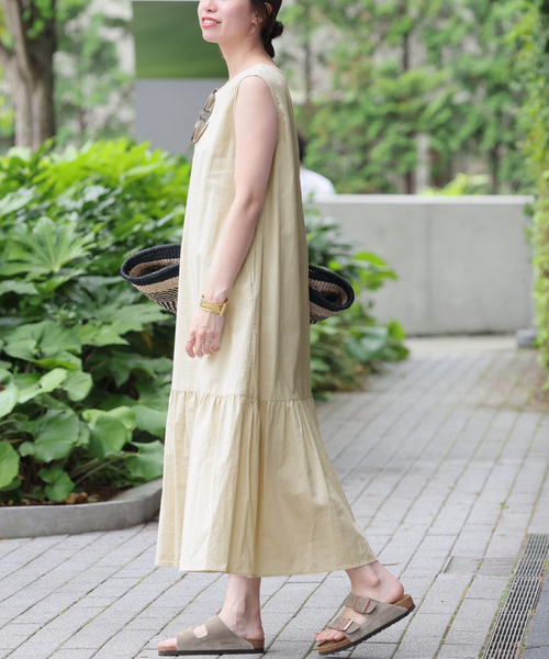 JOURNAL STANDARD relume(ジャーナルスタンダード レリューム)の「ヘムギャザーロングワンピース(ワンピース・レディース・ベージュ/ブラック/ブルー・FREE)」の18枚目の写真