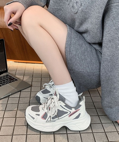 shoes365(シューズスリーシックスファイヴ)の「【SHOES 365】厚底ダッドスニーカー(スニーカー・レディース・ホワイト/グレー・22.5cm/23.0cm/23.5cm/24.0cm/24.5cm/25.0cm)」の5枚目の写真