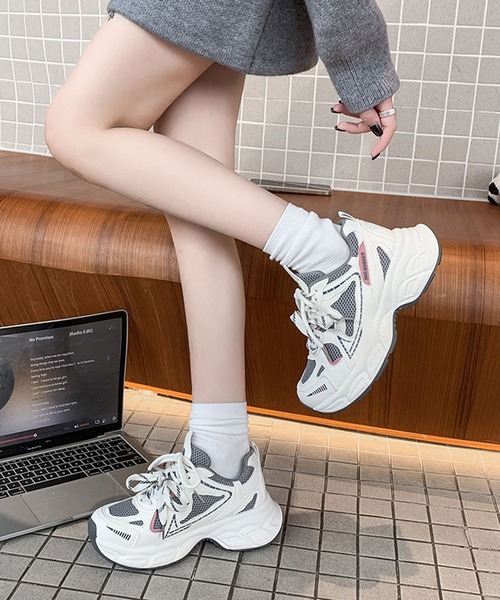 shoes365(シューズスリーシックスファイヴ)の「【SHOES 365】厚底ダッドスニーカー(スニーカー・レディース・ホワイト/グレー・22.5cm/23.0cm/23.5cm/24.0cm/24.5cm/25.0cm)」の4枚目の写真