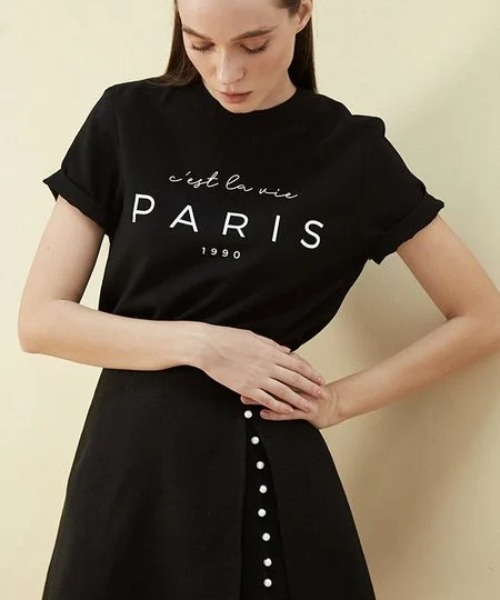 Rivel(リヴェル)の「【COCOSIN】クルーネック プリント 半袖Tシャツ バックジップ(Tシャツ/カットソー・レディース・ブラック/ホワイト・L/S/M)」の4枚目の写真