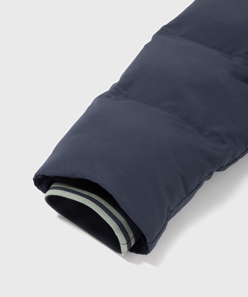 FRED PERRY(フレッドペリー)の「Raglan Sleeve Padded Jacket/ラグランスリーブ中綿ジャケット(ダウンジャケット/コート・メンズ・ブラック/ダークベージュ/ダークブルー・L/M/S)」の6枚目の写真