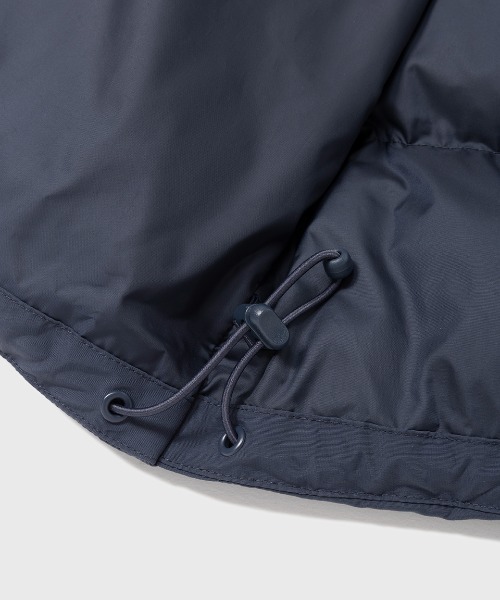 FRED PERRY(フレッドペリー)の「Raglan Sleeve Padded Jacket/ラグランスリーブ中綿ジャケット(ダウンジャケット/コート・メンズ・ブラック/ダークベージュ/ダークブルー・L/M/S)」の7枚目の写真