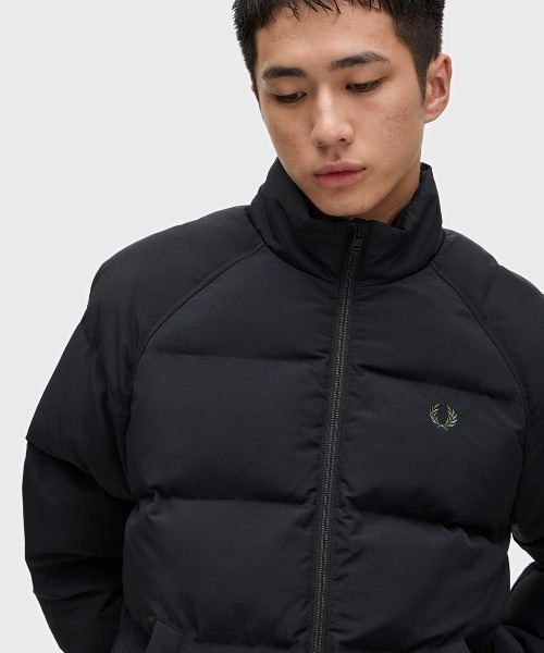 FRED PERRY ラグランスリーブ中綿ジャケット(ブラック セール】Raglan Sleeve Padded Jacket／ラグランスリーブ中綿