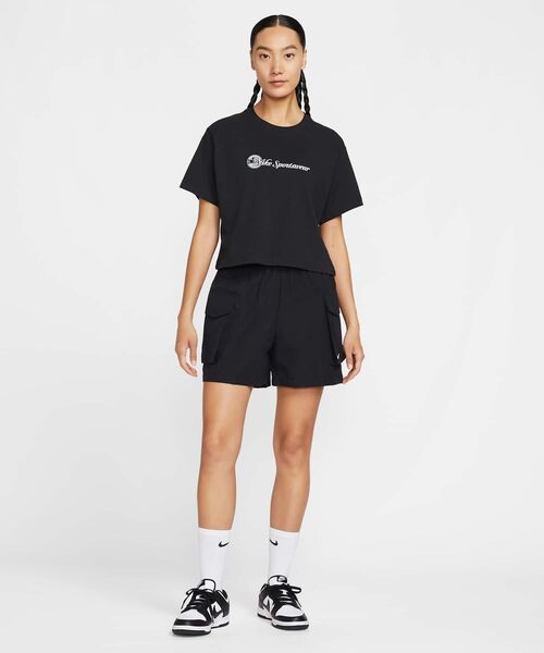 NIKE(ナイキ)の「ナイキ スポーツウェア クラブ ウィメンズ クロップ ショートスリーブ Tシャツ/ Nike Sportswear Club Women's Crop Short-Sleeve T-Shirt HV4948-010 Black(Tシャツ/カットソー・レディース・ブラック・XS/S/M/L/XL)」の5枚目の写真