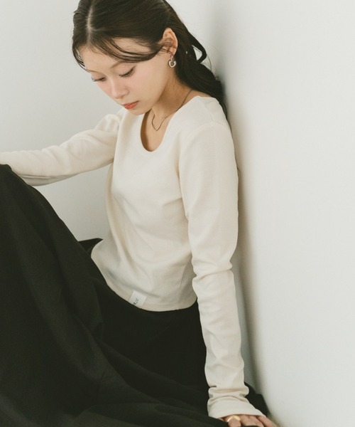 VANNIE U（ヴァニーユー）の「ベーシックコンパクトロンT（Tシャツ/カットソー・レディース・ブラック/アイボリー・FREE）」の2枚目の写真