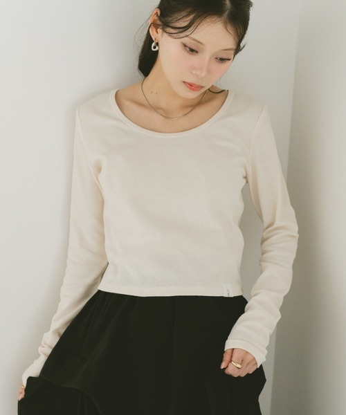 VANNIE U（ヴァニーユー）の「ベーシックコンパクトロンT（Tシャツ/カットソー・レディース・ブラック/アイボリー・FREE）」の5枚目の写真