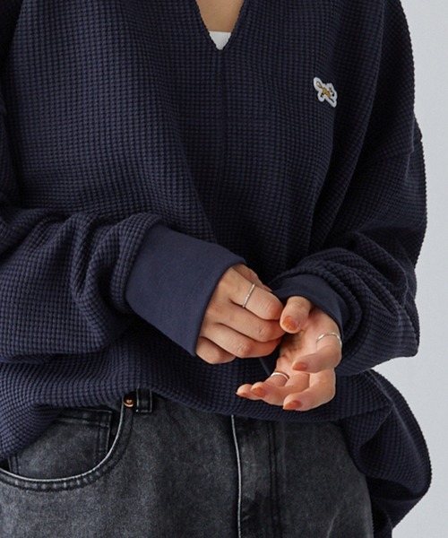 PENNEYS（ぺニーズ）の「PENNEYS/ペニーズ 別注 THE FOX ワンポイントロゴ刺繍 スキッパーワッフル長袖Tシャツ<抗菌防臭>（Tシャツ/カットソー・レディース・アイボリー/ブラック/ライトグレー/レッド/ネイビー・FREE）」の7枚目の写真