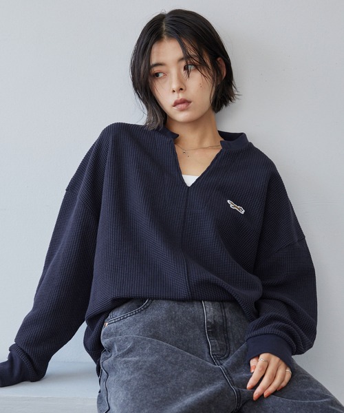 PENNEYS（ぺニーズ）の「PENNEYS/ペニーズ 別注 THE FOX ワンポイントロゴ刺繍 スキッパーワッフル長袖Tシャツ<抗菌防臭>（Tシャツ/カットソー・レディース・アイボリー/ブラック/ライトグレー/レッド/ネイビー・FREE）」の9枚目の写真