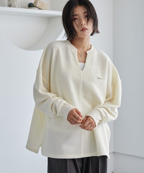 PENNEYS（ぺニーズ）の「PENNEYS/ペニーズ 別注 THE FOX ワンポイントロゴ刺繍 スキッパーワッフル長袖Tシャツ<抗菌防臭>（Tシャツ/カットソー・レディース・アイボリー/ブラック/ライトグレー/レッド/ネイビー・FREE）」の19枚目の写真