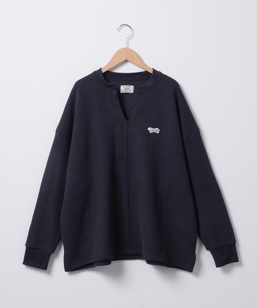 PENNEYS（ぺニーズ）の「PENNEYS/ペニーズ 別注 THE FOX ワンポイントロゴ刺繍 スキッパーワッフル長袖Tシャツ<抗菌防臭>（Tシャツ/カットソー・レディース・アイボリー/ブラック/ライトグレー/レッド/ネイビー・FREE）」の6枚目の写真