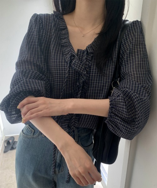by muni:r(バイ ムニール)の「チェックラッフルブラウス(シャツ/ブラウス・レディース・ピンク/ネイビー・FREE)」の6枚目の写真