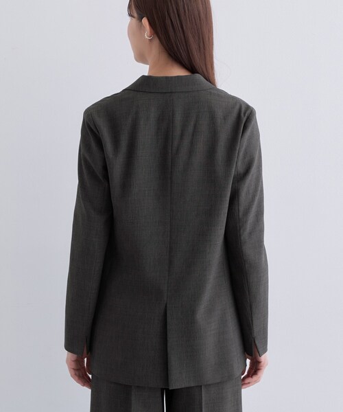 INDIVI（インディヴィ）の「【洗える／セットアップ可能】凹凸ストレッチ素材ダブルジャケット（テーラードジャケット・レディース・ライトグレー系5/ブラック系その他6/ライトグレー/スミクロ/ブラック系その他7・40/36/38/05/15 /13/19/03）」の14枚目の写真