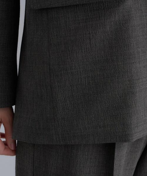 INDIVI（インディヴィ）の「【洗える／セットアップ可能】凹凸ストレッチ素材ダブルジャケット（テーラードジャケット・レディース・ライトグレー系5/ブラック系その他6/ライトグレー/スミクロ/ブラック系その他7・40/36/38/05/15 /13/19/03）」の8枚目の写真