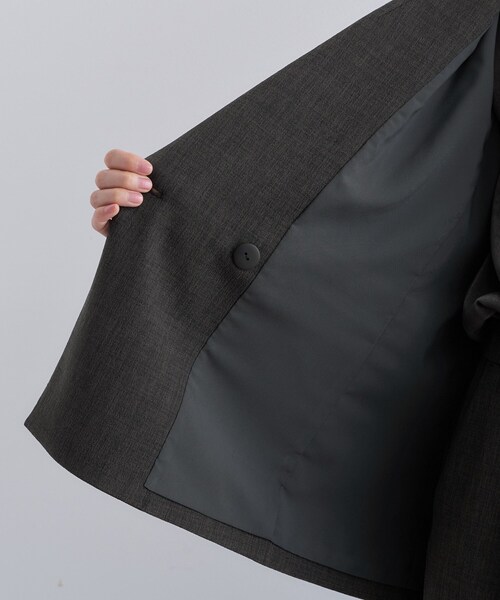 INDIVI（インディヴィ）の「【洗える／セットアップ可能】凹凸ストレッチ素材ダブルジャケット（テーラードジャケット・レディース・ライトグレー系5/ブラック系その他6/ライトグレー/スミクロ/ブラック系その他7・40/36/38/05/15 /13/19/03）」の6枚目の写真