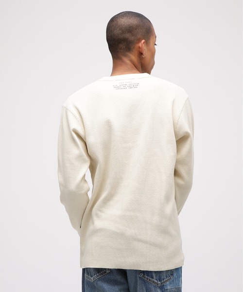 AVIREX(アヴィレックス)の「《直営店限定》HONEYCOMB WAFFLE HENLEY NECK NAVAL T-SHIRT / ハニカムワッフル ヘンリーネック ナバル長袖Tシャツ / AVIREX / アヴィレックス(Tシャツ/カットソー・メンズ・ナチュラル/ネイビー/チャコール・MEDIUM/XX-LARGE/X-LARGE/LARGE)」の6枚目の写真