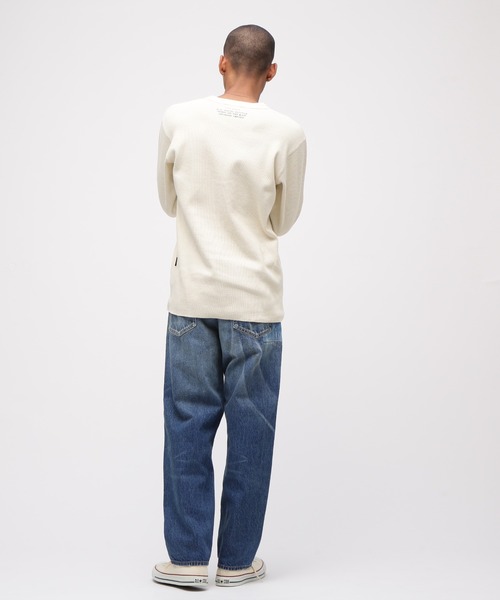 AVIREX(アヴィレックス)の「《直営店限定》HONEYCOMB WAFFLE HENLEY NECK NAVAL T-SHIRT / ハニカムワッフル ヘンリーネック ナバル長袖Tシャツ / AVIREX / アヴィレックス(Tシャツ/カットソー・メンズ・ナチュラル/ネイビー/チャコール・MEDIUM/XX-LARGE/X-LARGE/LARGE)」の4枚目の写真