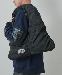 ATSURO TAYAMA（アツロウタヤマ）の「【ART OF GARDEN】ジップベスト2WAYバッグ（トートバッグ）」