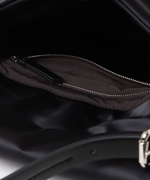 ADD CULUMN(アドカラム)の「【ADD CULUMN/アドカラム】ナイロン×ヴィーガンレザー ショルダーバッグ ROLLA M FABRIC(ショルダーバッグ・レディース・ブラック・FREE)」の4枚目の写真