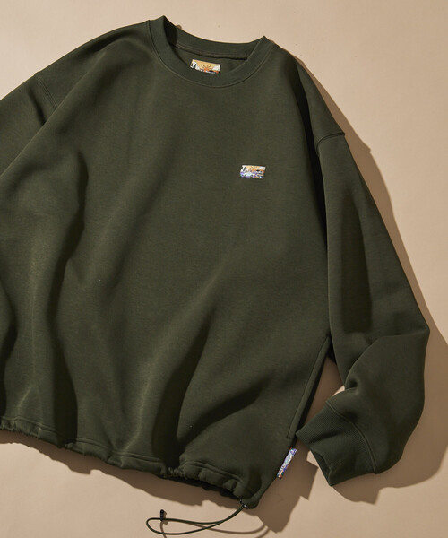 FREAK'S STORE(フリークスストア)の「ビッグシルエット スピンドル ダンボール ワンポイントロゴ クルーネックスウェット/ユニセックス対応(スウェット・メンズ・チャコールグレー/ライトグレー/ブラック/ベージュ/オリーブ/ワインレッド/その他/ブラウン/サックスブルー・SMALL/MEDIUM/LARGE)」の6枚目の写真