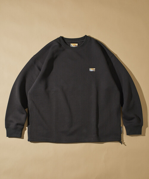 FREAK'S STORE(フリークスストア)の「ビッグシルエット スピンドル ダンボール ワンポイントロゴ クルーネックスウェット/ユニセックス対応(スウェット・メンズ・チャコールグレー/ライトグレー/ブラック/ベージュ/オリーブ/ワインレッド/その他/ブラウン/サックスブルー・SMALL/MEDIUM/LARGE)」の11枚目の写真