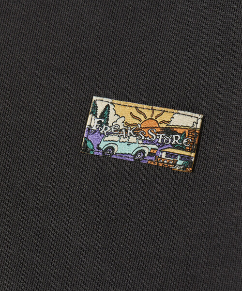 FREAK'S STORE(フリークスストア)の「ビッグシルエット スピンドル ダンボール ワンポイントロゴ クルーネックスウェット/ユニセックス対応(スウェット・メンズ・チャコールグレー/ライトグレー/ブラック/ベージュ/オリーブ/ワインレッド/その他/ブラウン/サックスブルー・SMALL/MEDIUM/LARGE)」の13枚目の写真