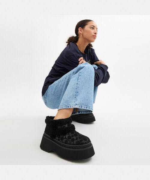 COACH(コーチ)の「クリスティーナ ブーティ・シグネチャー スエード(ブーツ・レディース・ブラック系その他・5B/6B/7B/8B)」の7枚目の写真