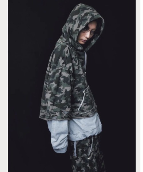 L.H.P（エルエイチピー）の「neith./ネイス/Layered Crush Hoodie(Camo