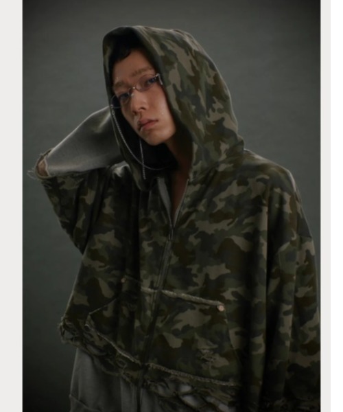 L.H.P（エルエイチピー）の「neith./ネイス/Layered Crush Hoodie(Camo
