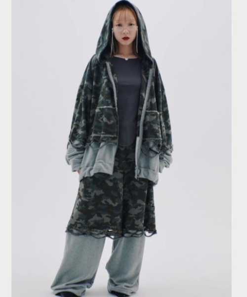 L.H.P（エルエイチピー）の「neith./ネイス/Layered Crush Hoodie(Camo