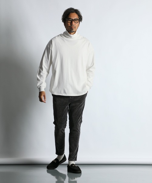 The DUFFER of ST.GEORGE（ザダファーオブセントジョージ）の「8oz HEAVY WEIGHT OVER SIZE ROUND HEM TURTLE NECK L/SL TEE：8オンス ヘビーウェイト オーバーサイズ ラウンドヘム タートルネック ロンT（Tシャツ/カットソー・メンズ・ホワイト/ネイビー/ブラック・X-LARGE/LARGE/MEDIUM/SMALL）」の5枚目の写真
