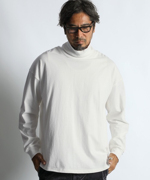The DUFFER of ST.GEORGE（ザダファーオブセントジョージ）の「8oz HEAVY WEIGHT OVER SIZE ROUND HEM TURTLE NECK L/SL TEE：8オンス ヘビーウェイト オーバーサイズ ラウンドヘム タートルネック ロンT（Tシャツ/カットソー・メンズ・ホワイト/ネイビー/ブラック・X-LARGE/LARGE/MEDIUM/SMALL）」の4枚目の写真
