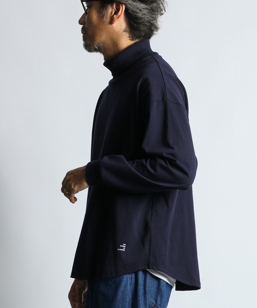 The DUFFER of ST.GEORGE（ザダファーオブセントジョージ）の「8oz HEAVY WEIGHT OVER SIZE ROUND HEM TURTLE NECK L/SL TEE：8オンス ヘビーウェイト オーバーサイズ ラウンドヘム タートルネック ロンT（Tシャツ/カットソー・メンズ・ホワイト/ネイビー/ブラック・X-LARGE/LARGE/MEDIUM/SMALL）」の10枚目の写真