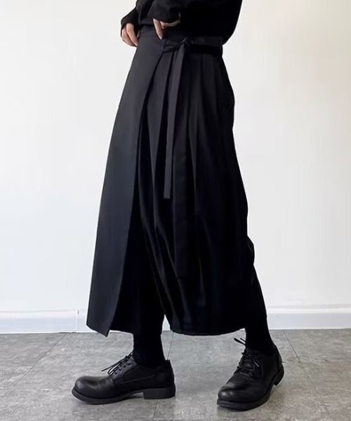 SHIBUYA Zy.(シブヤジー)の「Eastern Reignラップ付プリーツワイドパンツ(その他パンツ・メンズ・ブラック・S/M/L)」の2枚目の写真