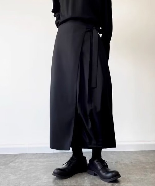 SHIBUYA Zy.(シブヤジー)の「Eastern Reignラップ付プリーツワイドパンツ(その他パンツ・メンズ・ブラック・S/M/L)」の3枚目の写真