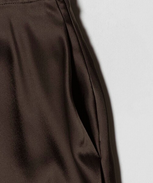 UNITED ARROWS（ユナイテッドアローズ）の「サテン コクーン スカート ‐ウォッシャブル‐（スカート・レディース・ネイビー/ダークブラウン/レッド/オフホワイト・38/36）」の16枚目の写真
