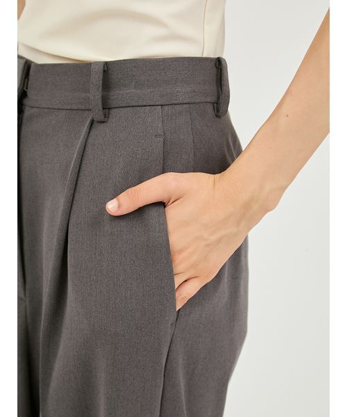 emmi(エミ)の「【セットアップ対応】ワイドレッグタックパンツ(その他パンツ・レディース・イエロー/オリーブ/グレー・0/1)」の10枚目の写真