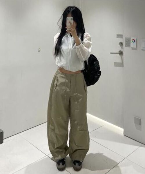 MUSINSA STANDARD WOMAN（ムシンサスタンダードウーマン）の「ウィメンズブライトナイロンパラシュートパンツ[ライトベージュ]（その他パンツ・レディース・その他・30/24/26/28）」の10枚目の写真